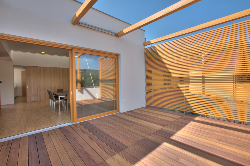 Timber,Pool,Deck,On,Modern,Home,Terrace