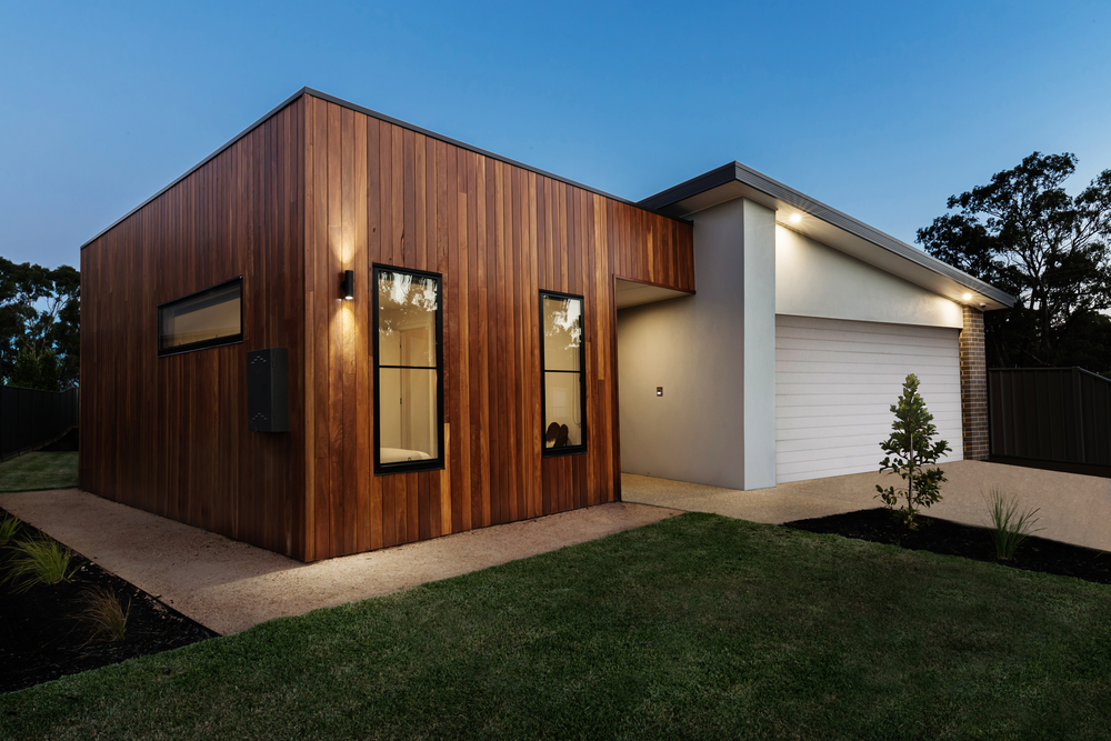 Dusk,Shot,Of,A,Contemporary,Australian,Home
